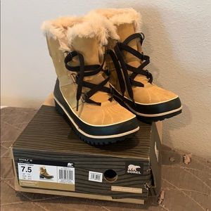 Sorel Tivoli II boots. Perfect condition